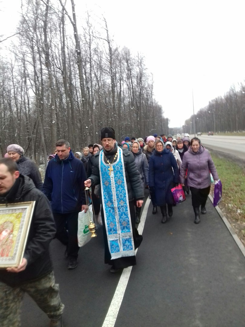 Крестный ход на источник Пресвятой Богородицы в Престольный праздник Казанского храма